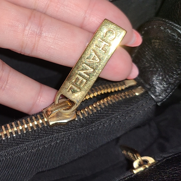 SOLD!! - Chanel Tote Bag in Black - Picture 4 of 12